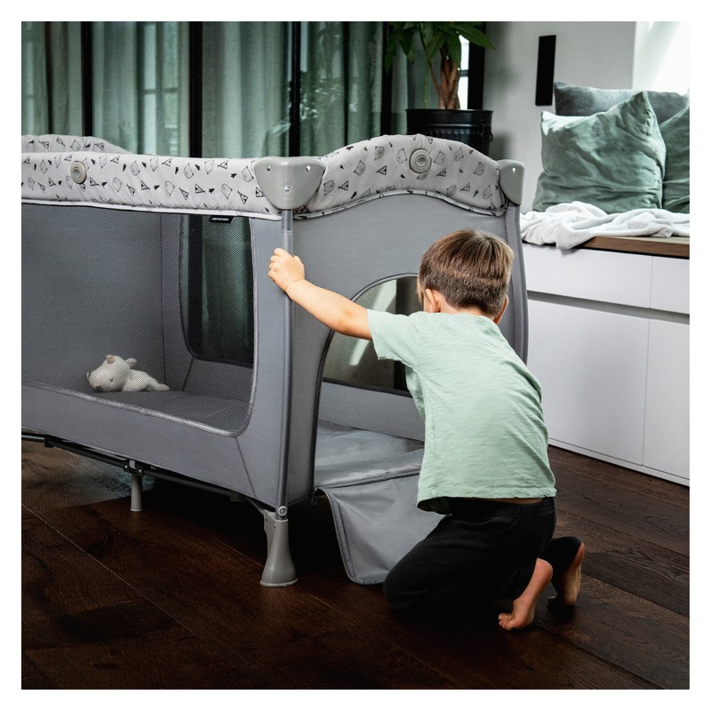 Детский манеж c пеленальной поверхностью Sleep' N Play Center Mickey Mouse Grey. Фото №8 Детский манеж c пеленальной поверхностью Sleep' N Play Center Mickey Mouse Grey. Фото №8