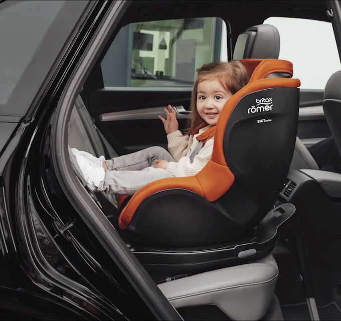 Features JPG 680x640 px-LIFESTYLE_CS_DUALFIX_5Z_PRO_M_PRO_Feature_GIF_MultiRecline_2023.jpg